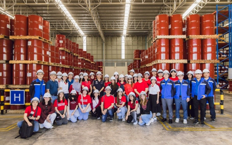 ExxonMobil Management Visits SUTAIYO Eastern Distribution and Technology Center